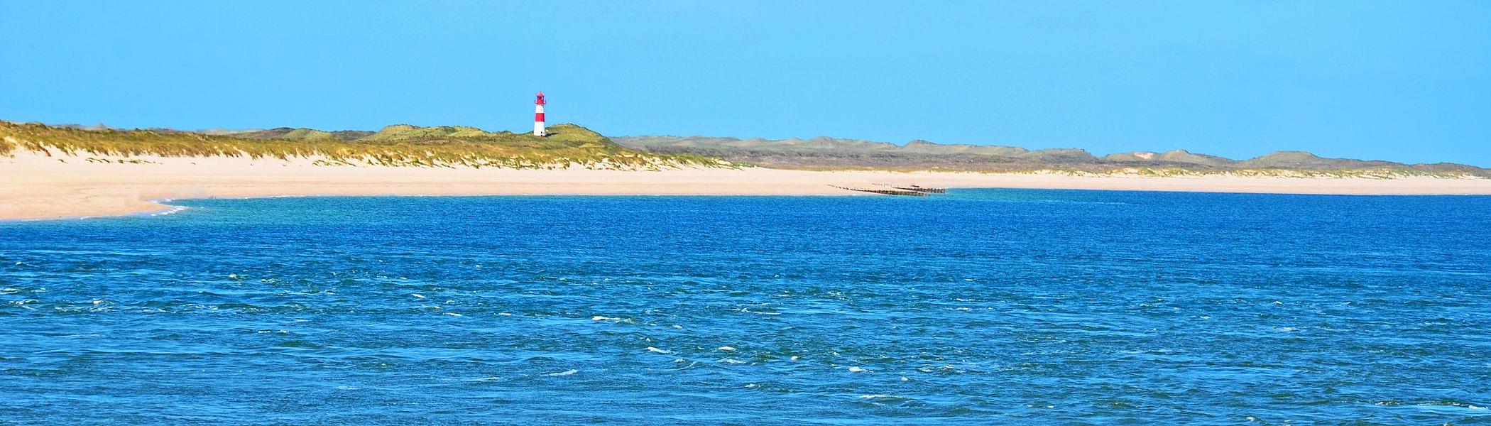 Sylt's coast, with the “List-East” lighthouse.
