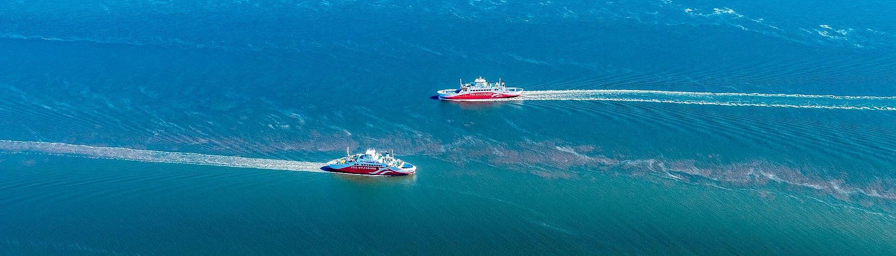 Both Sylt ferries pass each other