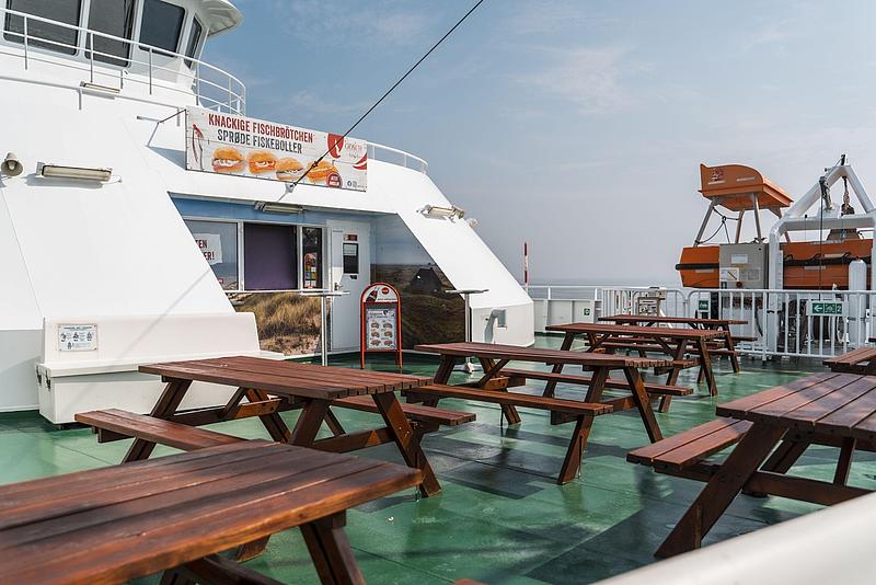 Die Sitzplätze auf dem Freideck.