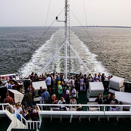 Größere Gruppe auf dem Aussichtsdeck.