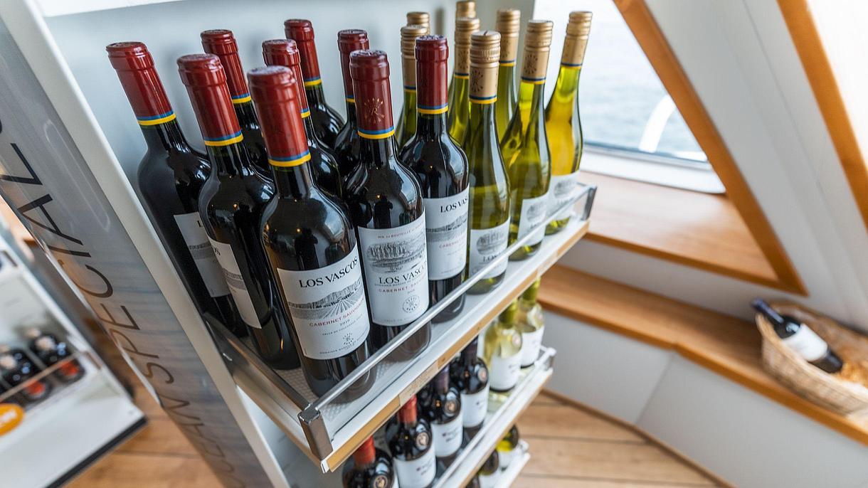 The wine selection in the Travel value Shop