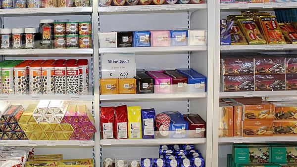 Snacks und Süßigkeiten Shop auf der Syltfähre.