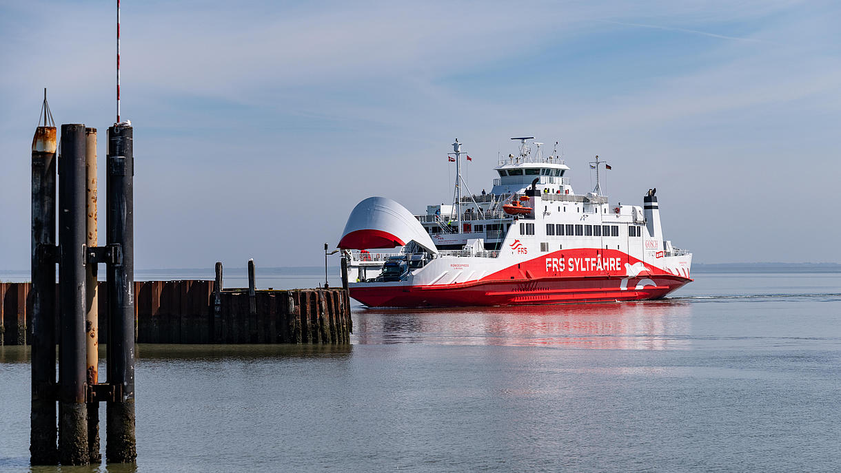 The Romoexpress ferry arriving at the dock