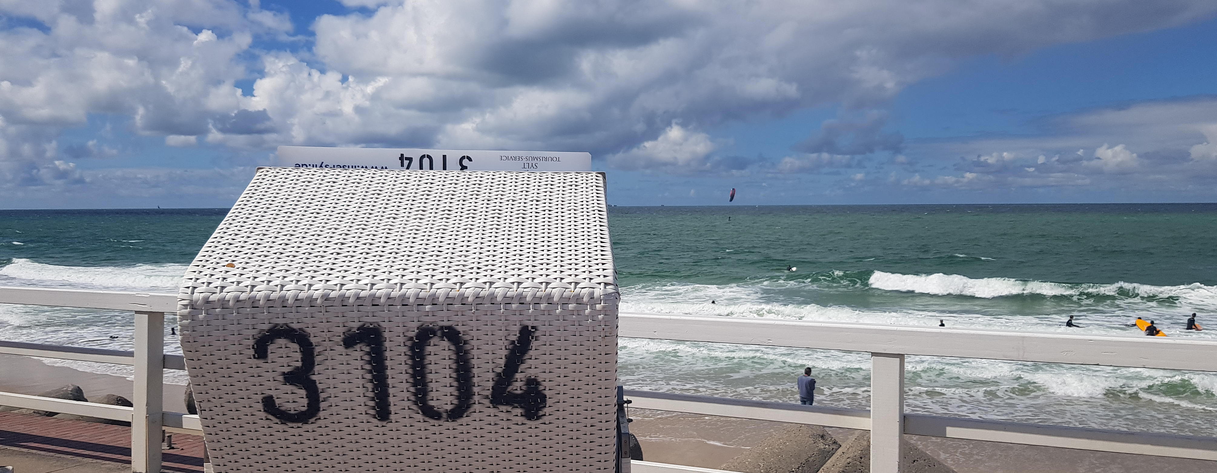 Strandkorb am Meer